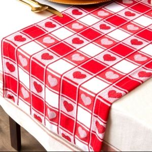 "NWT" Valentine's Day Checkered Buffalo Hearts Tablerunner
